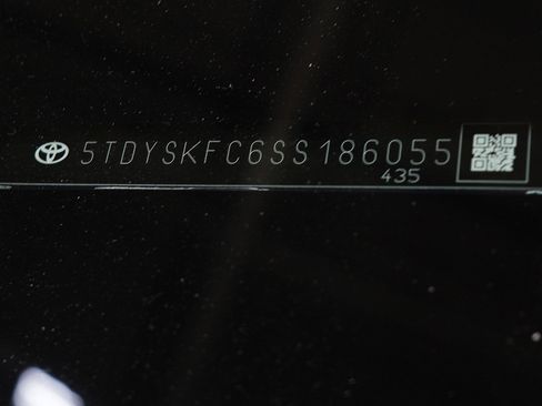 Used 2025 Toyota Sienna XLE AWD/4WD image 26