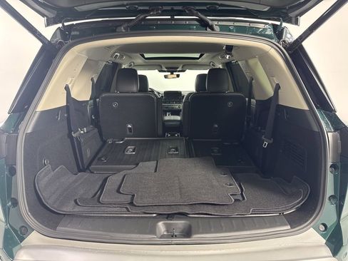 Used 2025 Nissan Pathfinder Platinum image 7