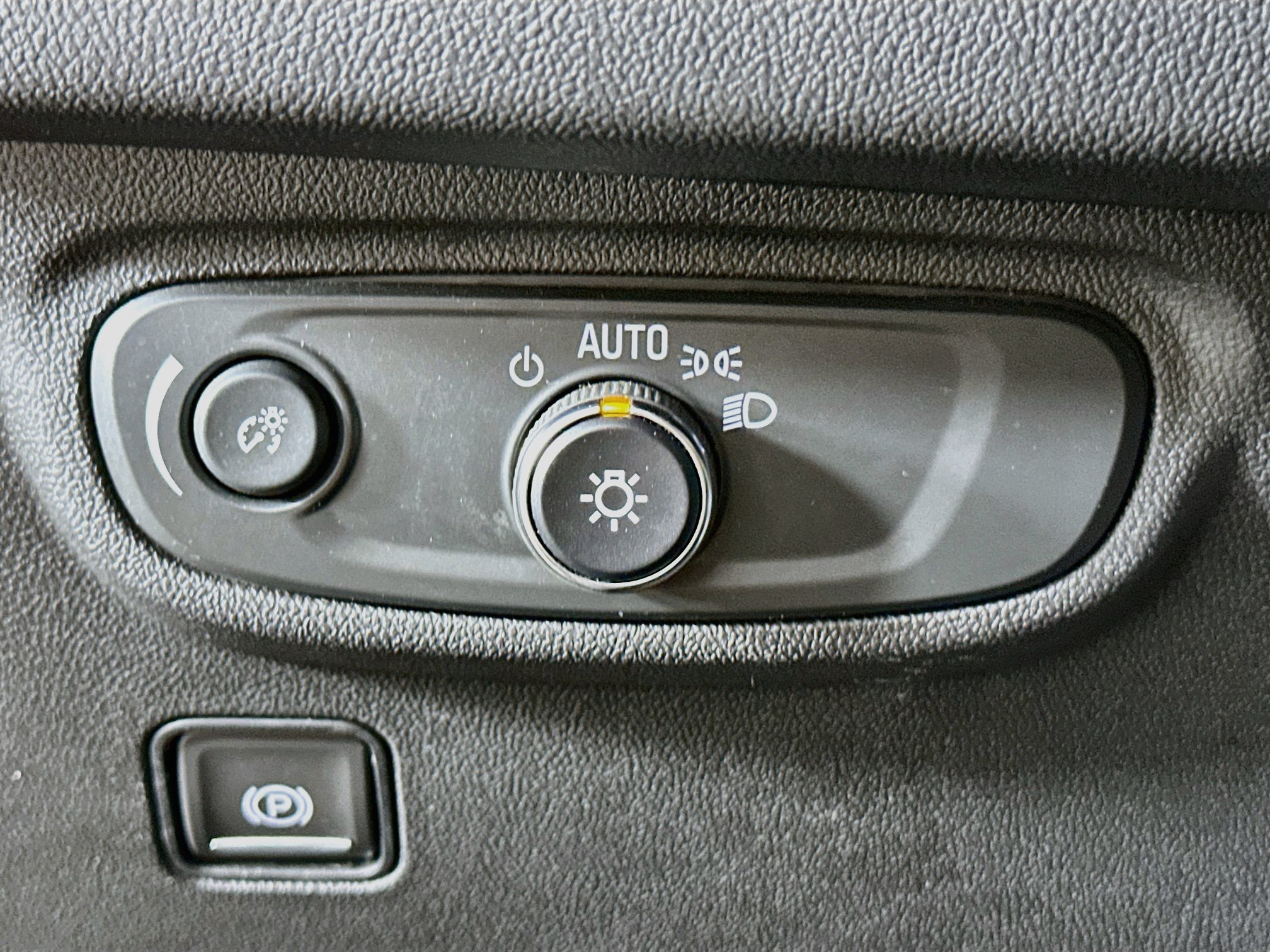 Used 2024 GMC Terrain SLE AWD/4WD image 15