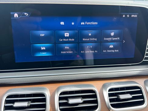 Used 2024 Mercedes-Benz GLS 450 4MATIC image 25