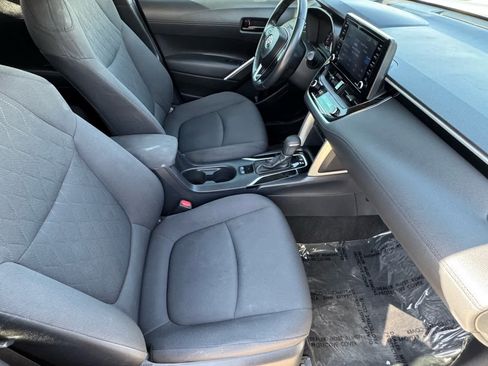 Used 2022 Toyota Corolla Cross LE image 12