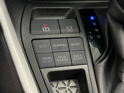 Used 2024 Toyota RAV4 LE AWD/4WD image 17