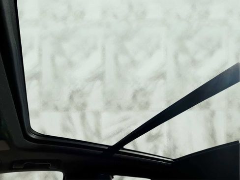 Used 2024 Cadillac Escalade Premium Luxury w/ Performance Package image 19