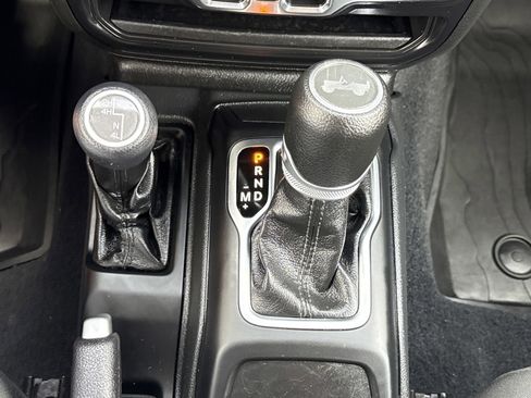 Used 2022 Jeep Wrangler Unlimited Sport AWD/4WD image 25