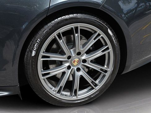 Used 2023 Porsche Panamera GTS image 11