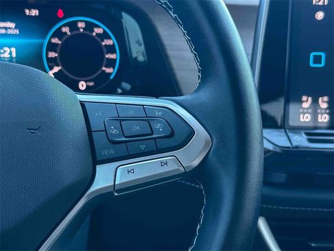 Used 2024 Volkswagen Atlas SE image 28