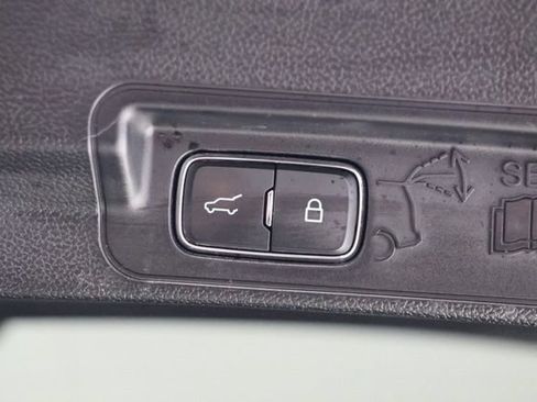 Used 2023 Ford Explorer Limited AWD/4WD image 37