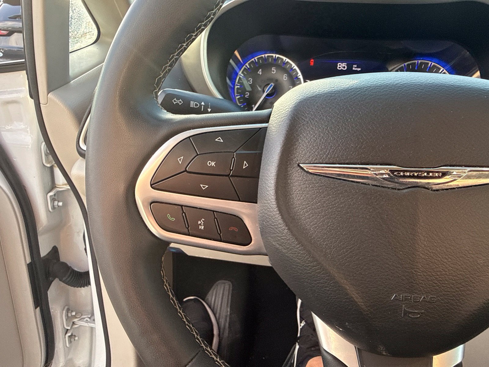 Used 2024 Chrysler Pacifica Touring-L FWD image 18