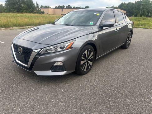 Used 2022 Nissan Altima 2.5 SV FWD image 3