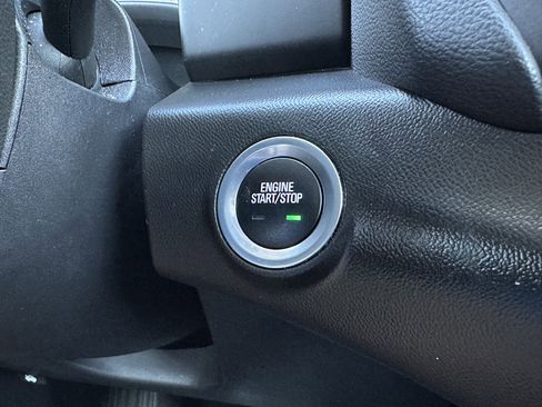 Used 2023 GMC Terrain SLT image 30