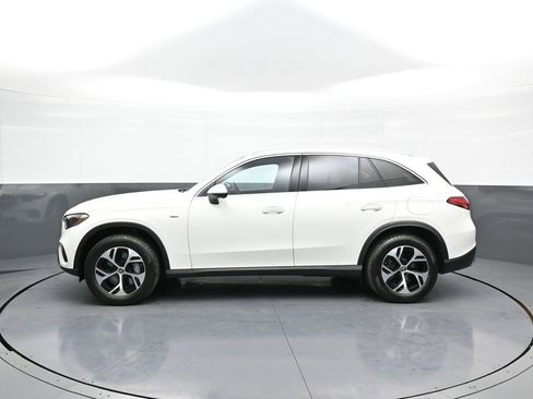 Used 2025 Mercedes-Benz GLC 350e 4MATIC image 9