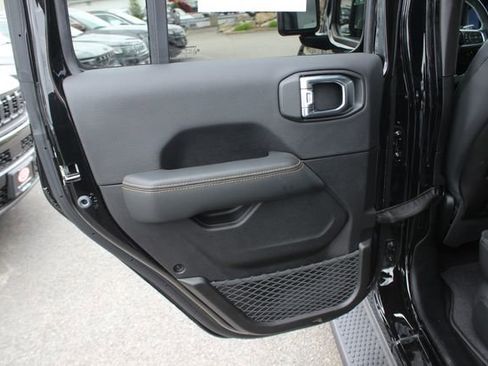 Used 2025 Jeep Wrangler Unlimited Sahara w/ Dual Top Group AWD/4WD image 21