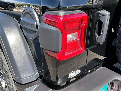 Used 2024 Jeep Wrangler Unlimited Rubicon AWD/4WD image 30