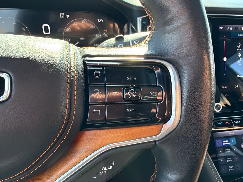 Used 2022 Jeep Grand Wagoneer Series III AWD/4WD image 18