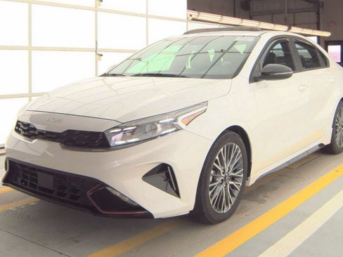 Used 2022 Kia Forte GT-Line w/ GT-Line Premium Package FWD image 2