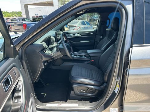 Used 2025 Ford Explorer ST-Line w/ ST-Line Street Pack AWD/4WD image 21