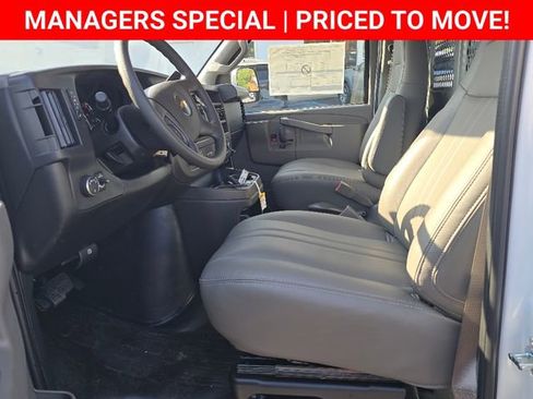 New 2025 Chevrolet Express 2500 Extended w/ Enhanced Convenience Package RWD image 17