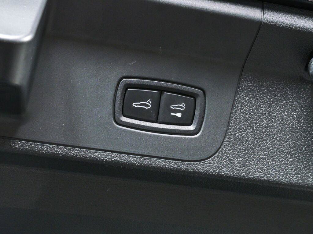 Certified 2023 Porsche Panamera image 32