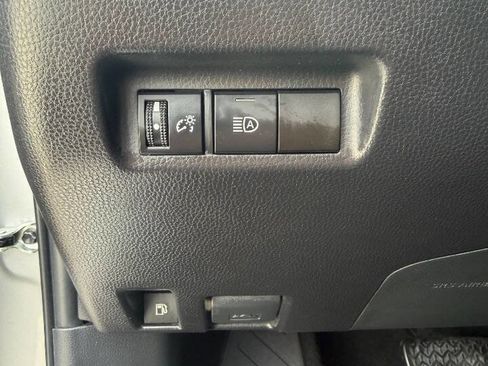 Used 2025 Toyota RAV4 XLE AWD/4WD image 19