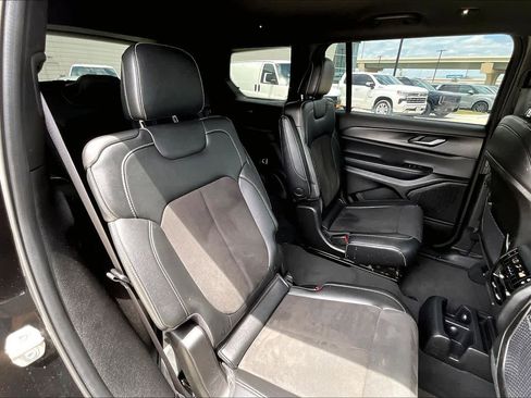 Used 2023 Jeep Grand Cherokee L Laredo RWD image 19