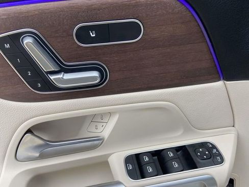 Used 2023 Mercedes-Benz GLB 250 image 12