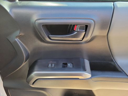 Used 2022 Toyota Tacoma SR5 image 9