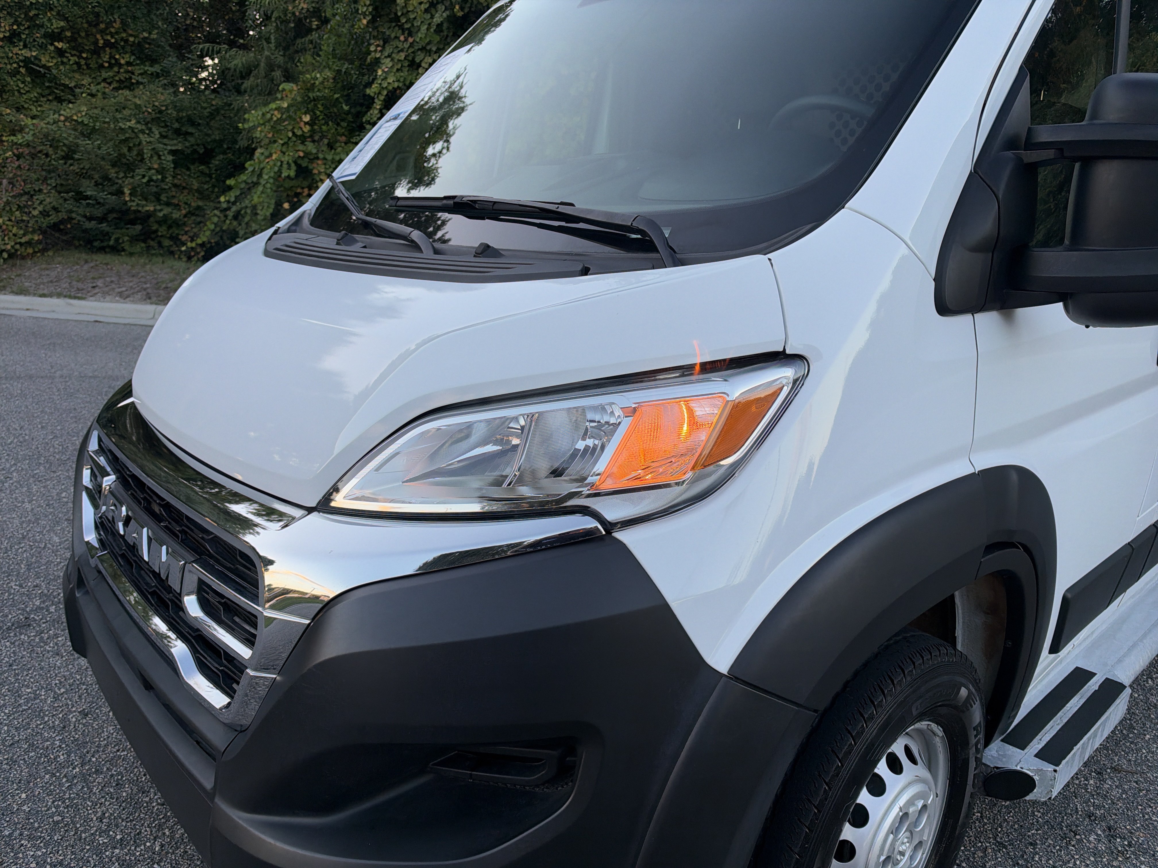 Used 2025 RAM ProMaster 2500 w/ U-Haul Equipment Group FWD image 5
