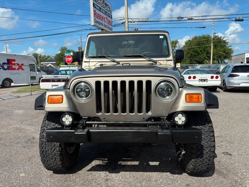 Used 2006 Jeep Wrangler Unlimited w/ Premium Audio Group AWD/4WD image 2