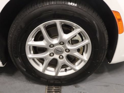 Certified 2025 Chrysler Pacifica Select FWD image 24