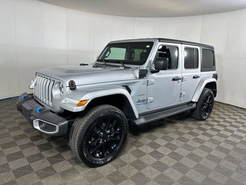 Used 2023 Jeep Wrangler Unlimited Sahara w/ Cold Weather Group AWD/4WD image 7