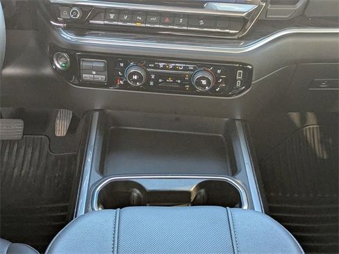 Used 2025 Chevrolet Silverado 2500 LTZ w/ LTZ Convenience Package image 18