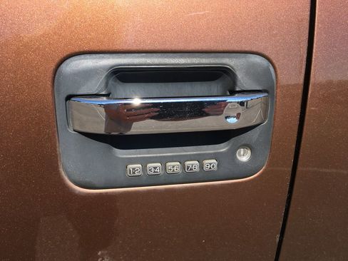 Used 2011 Ford F150 XLT w/ XLT Chrome Pkg RWD image 4