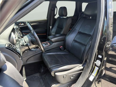 Used 2019 Jeep Grand Cherokee Overland AWD/4WD image 18