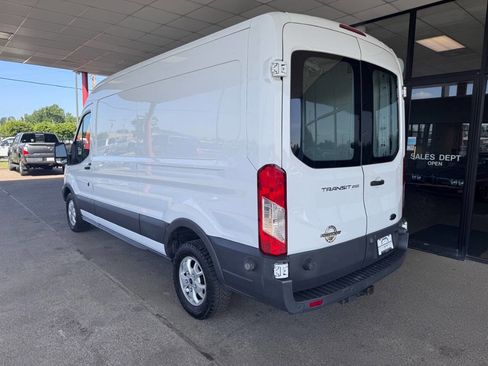 Used 2021 RAM ProMaster 2500 w/ Convenience Group FWD image 2