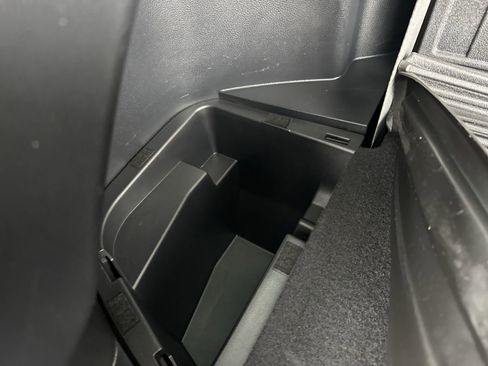 Used 2021 Toyota Highlander LE image 28