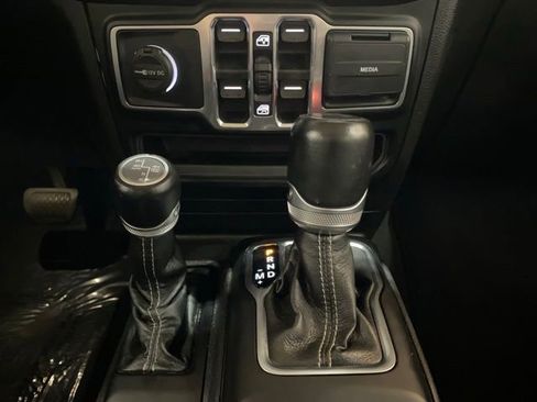 Used 2022 Jeep Wrangler Unlimited Sahara AWD/4WD image 57