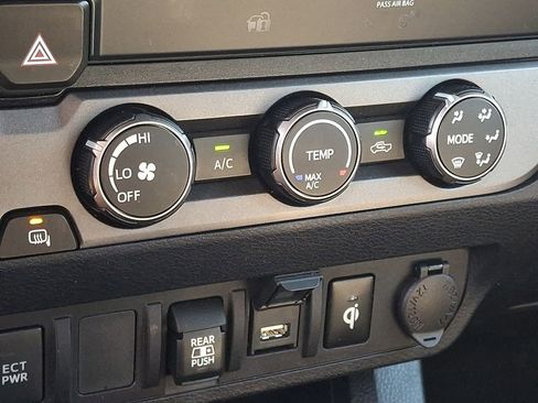 Used 2020 Toyota Tacoma TRD Sport image 15