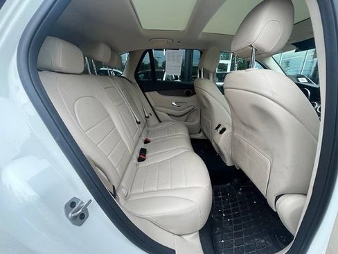 Used 2022 Mercedes-Benz GLC 300 4MATIC image 11