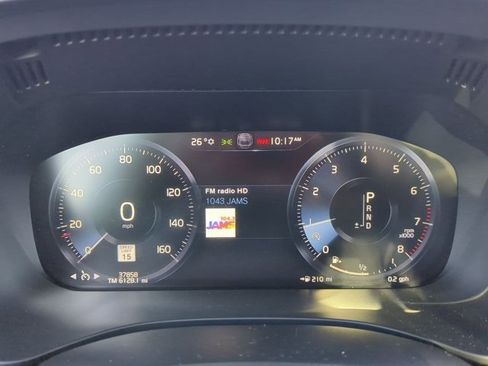 Used 2021 Volvo XC60 T5 Momentum w/ Protection Package image 11