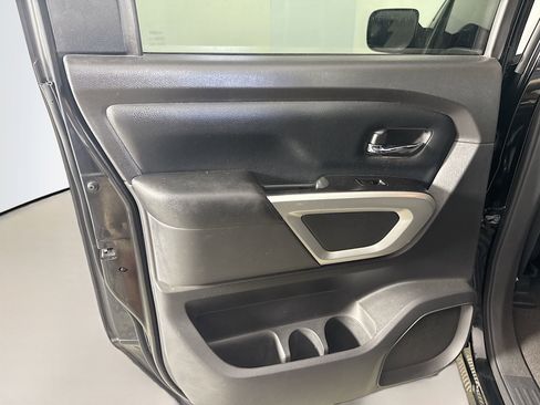 Used 2017 Nissan Titan SV image 25