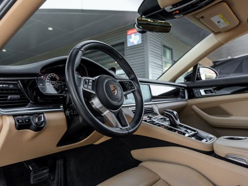 Certified 2018 Porsche Panamera image 4