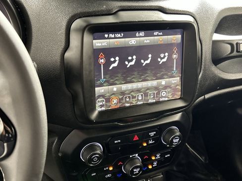 Used 2021 Jeep Renegade Latitude image 15