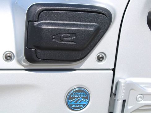 Used 2023 Jeep Wrangler Unlimited Rubicon 4xe AWD/4WD image 9