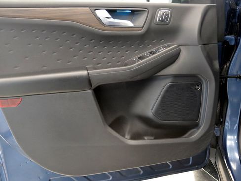 Used 2020 Ford Escape Titanium image 14