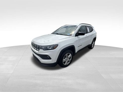 Used 2024 Jeep Compass Latitude AWD/4WD image 3
