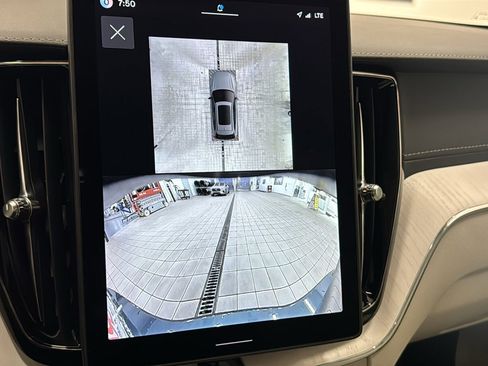 New 2026 Volvo XC60 B5 Ultra w/ Climate Package image 18