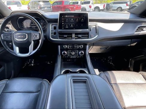 Used 2023 GMC Yukon XL SLT AWD/4WD image 9