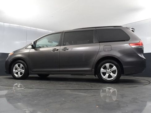 Used 2012 Toyota Sienna LE FWD image 22