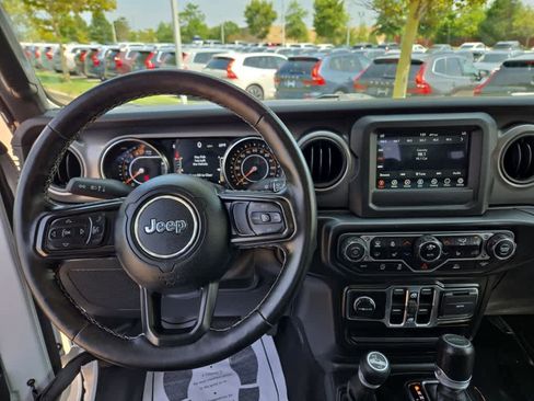 Used 2021 Jeep Gladiator Sport image 31