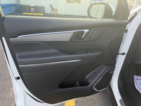 Used 2025 Buick Enclave Preferred image 14